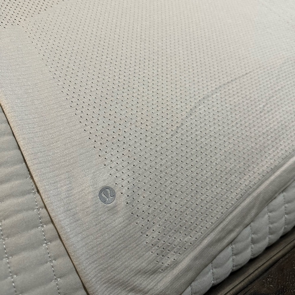 Men’s Lululemon shirt